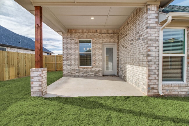 Building Photo - 2905 Orchid Dr