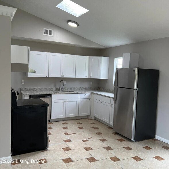 Building Photo - 4613 Beechbrook Rd