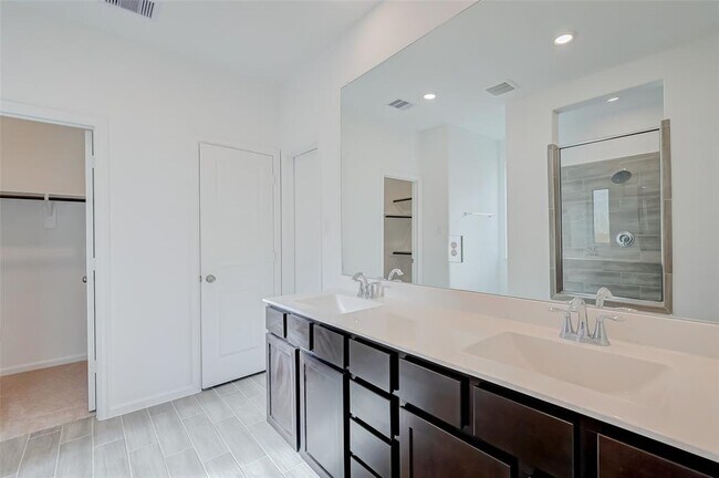 Building Photo - 2223 Rustboro Dr