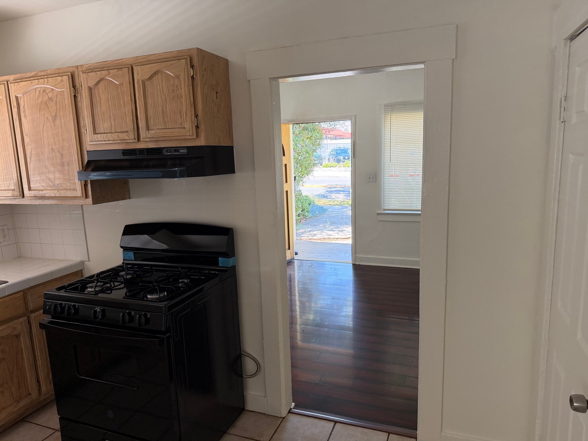 kitchen - 559 Lincoln Ave