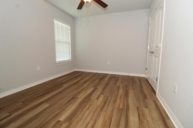 Building Photo - 4418 W Divide Dr