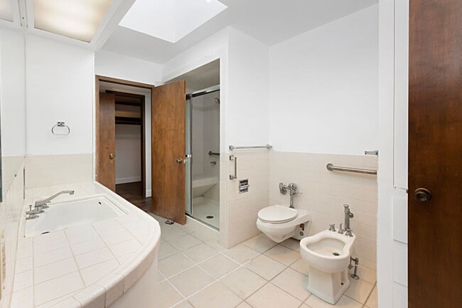 Building Photo - 4495 Brighton Ave