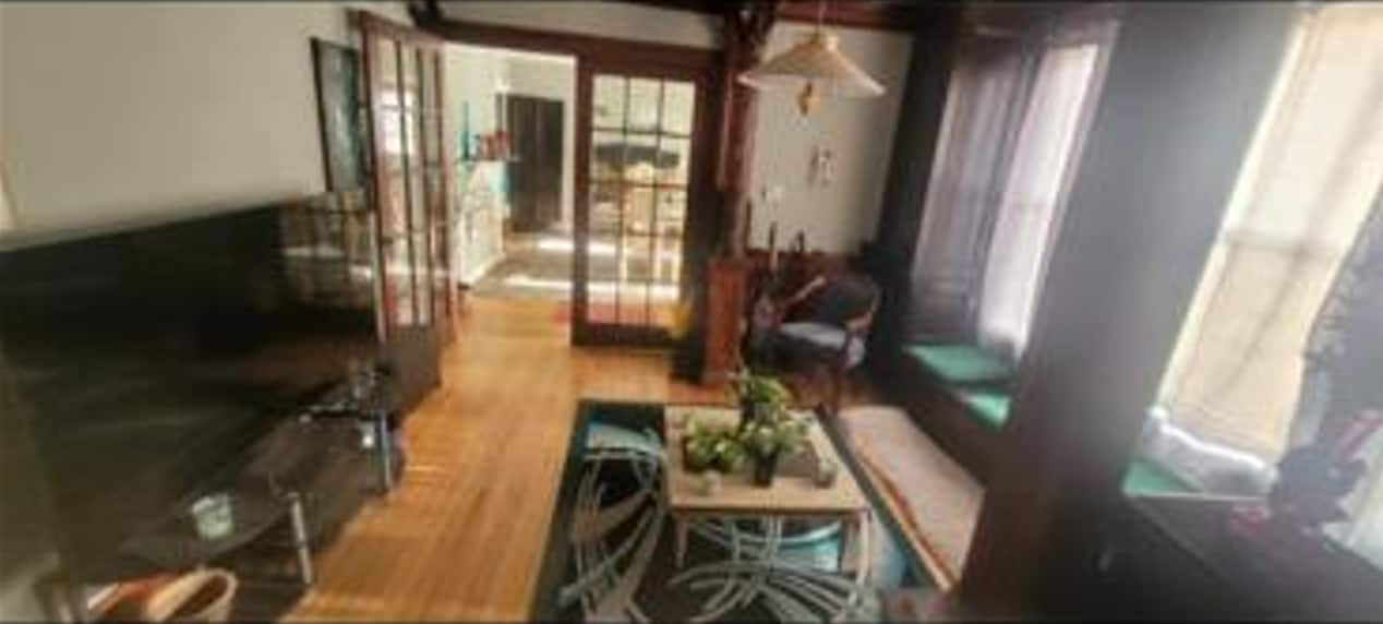 Shared living room. - 41 Russell St