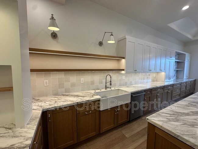 Building Photo - 379 Westlake Vista Ln