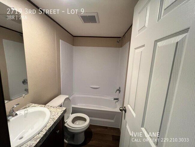 Building Photo - 2719 3rd St