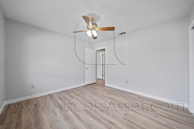 Building Photo - Hemet Rental with Attached Garage, Fireplace & Private Backyard