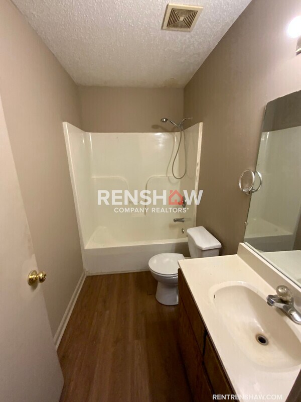 Building Photo - 320 Harton Ave