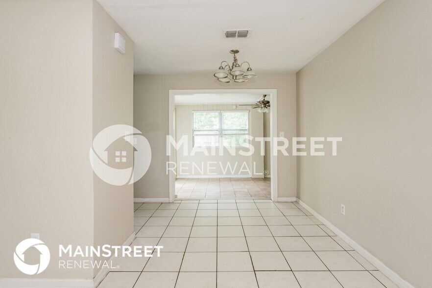 Building Photo - 708 St Lucie Ln