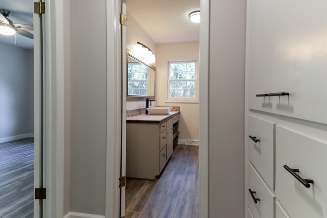 Main Level Bathroom - 2304 E Cardinal St