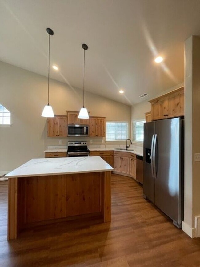 Building Photo - Golf Course Living on Village Greens-  Bedroom plus Den/2 Bath Single Story with 2 Car Garage