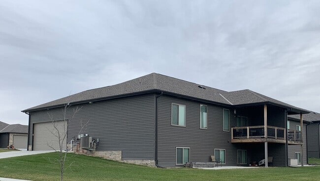 Building Photo - Daylight ranch townhome with 2 stall garage.  Private driveway and covered deck. high end finishe...