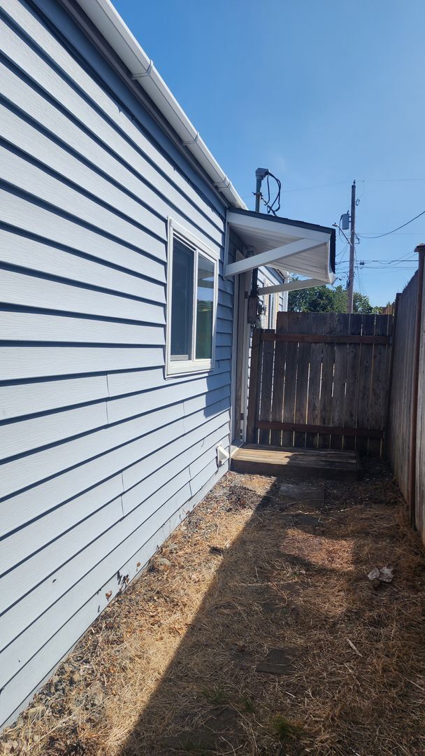Building Photo - West Tacoma Cozy 2 Bedroom