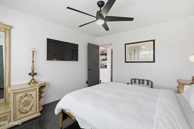 Building Photo - 2812 N 71st Pl