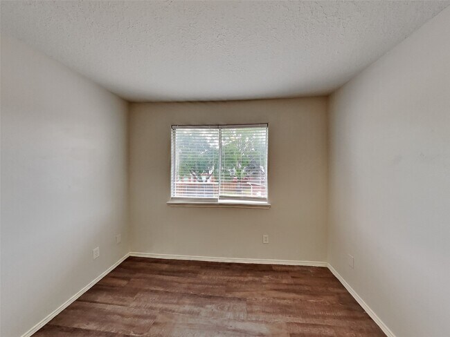 Building Photo - 6303 Tall Canyon Ct