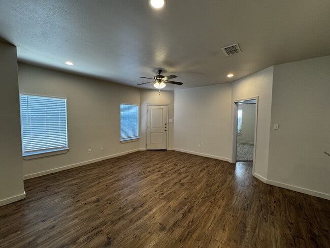 Building Photo - Beautiful Townhome Located in Veridian East of Cooper Elementary!