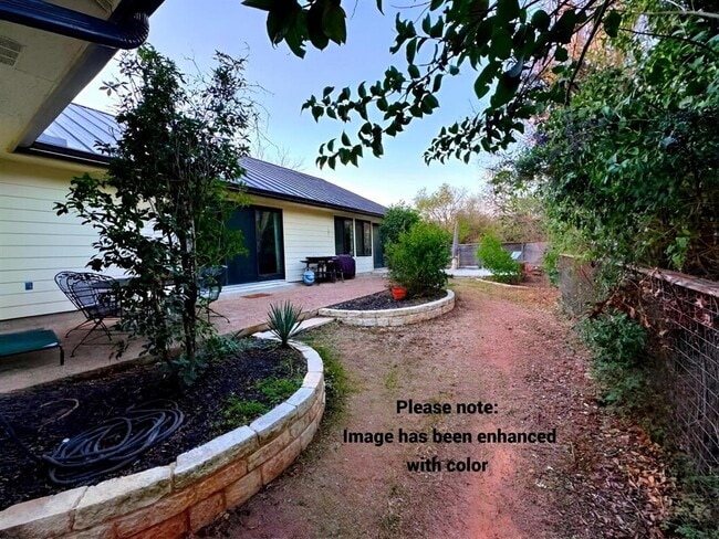 Building Photo - 9007 Spring Lake Dr