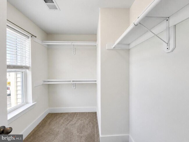 Building Photo - 5707 Lowell St