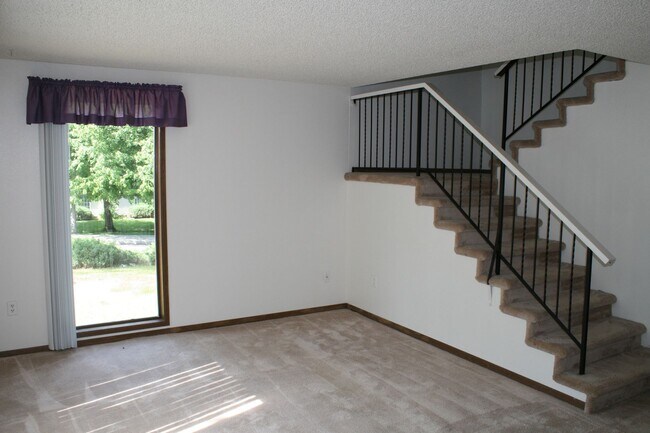 Building Photo - 2702 E 31st Ave