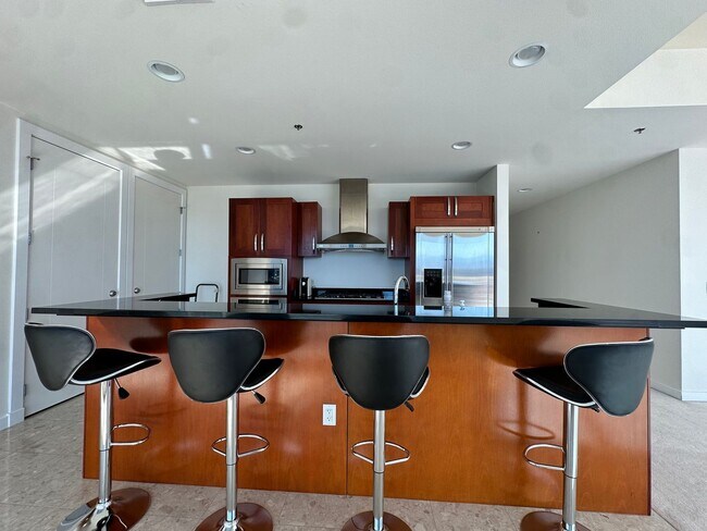 Building Photo - 4525 Dean Martin Dr