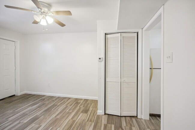 Building Photo - 615 Oliver St NW