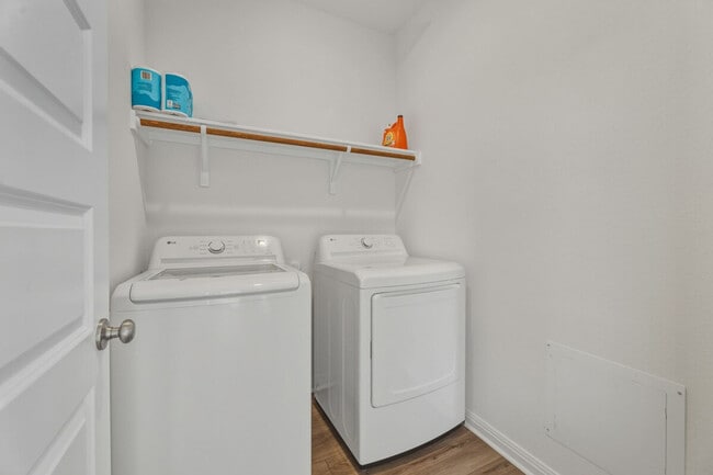 Building Photo - 5900 Whisper Crk Dr