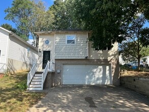 Building Photo - 3 bedroom 1 bath house for rent