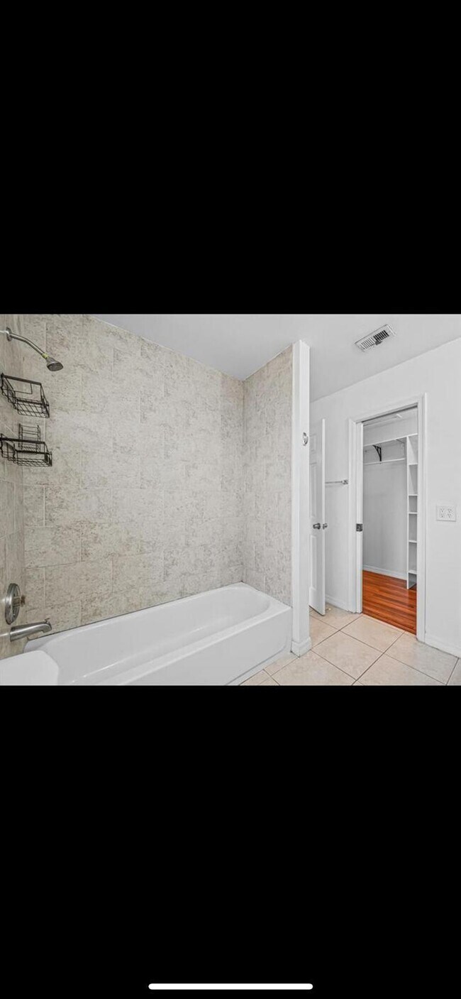 Building Photo - 9227 Green Meadows Way