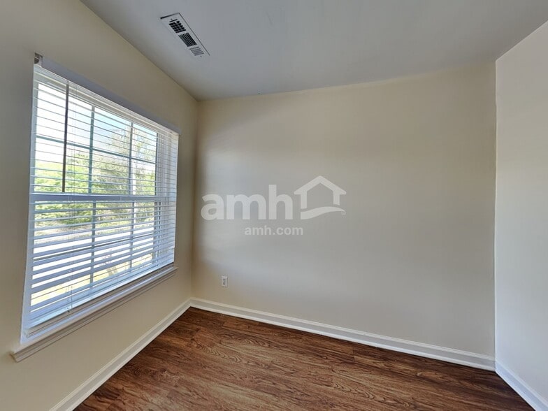 Building Photo - 8146 Coley Davis Rd