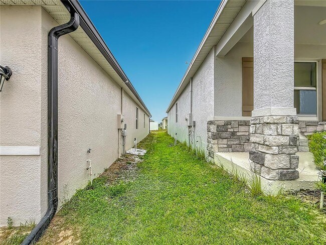 Building Photo - 418 Quayside Ave