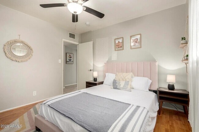 Building Photo - 1412 W 7th Pl