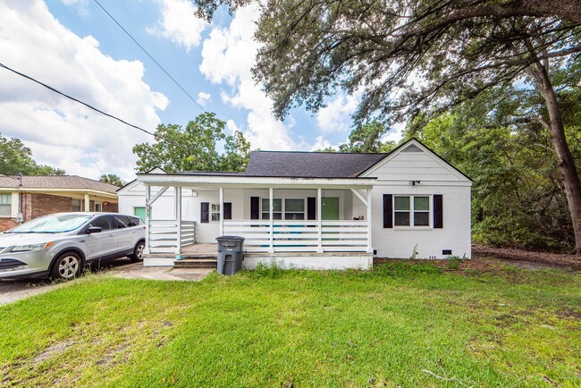 Building Photo - 6933 Raymond Ave