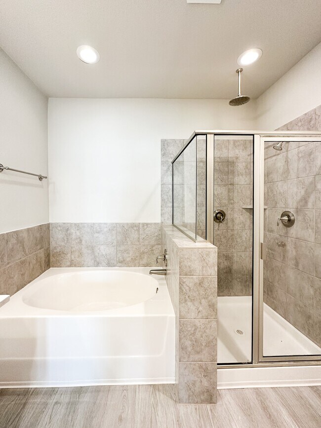 Building Photo - 9007 Lonestar Creekbend Ln