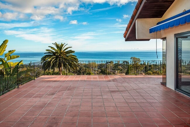 Building Photo - 4,000 SQ. FT. MESA HOME WITH OCEAN & HARBO...