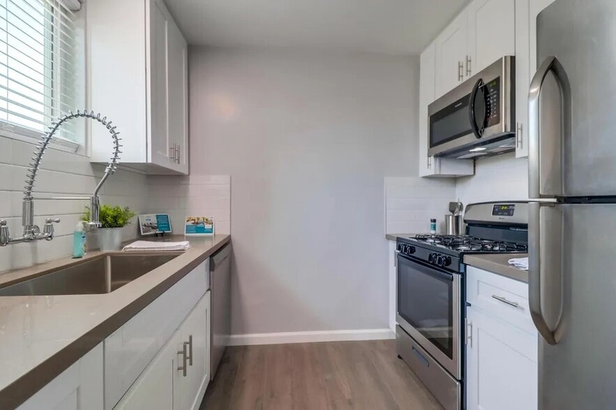 Kitchen (stainless appliances) - 278 Ash Ave