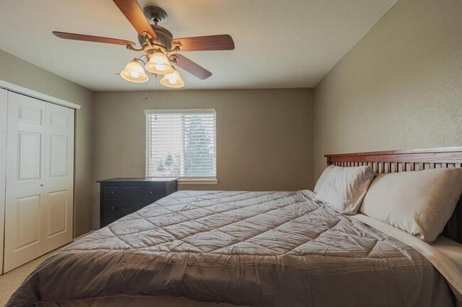 Building Photo - 1245 S Flatrock Cir