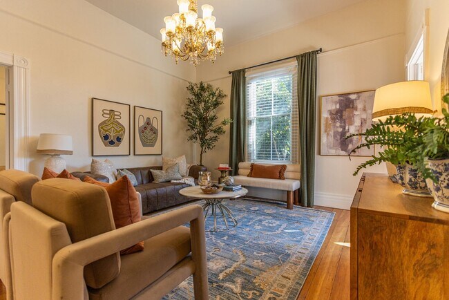 Building Photo - 703 Manzanita Ave