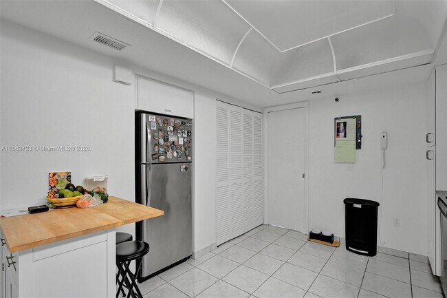 Building Photo - 9300 Bay Harbor Terrace
