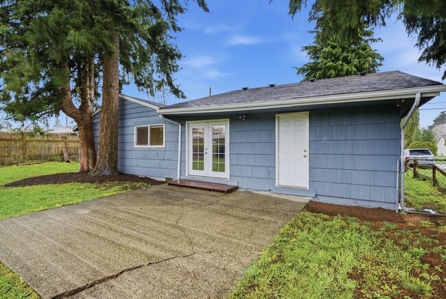 Building Photo - 3 BD | 2 BA Home with Great Backyard & Fireplace