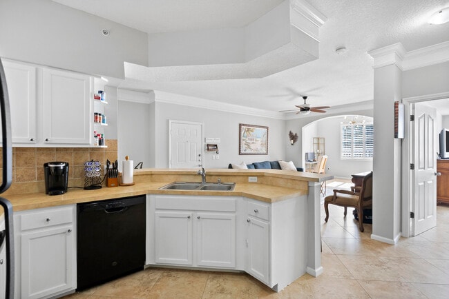 Building Photo - 3303 Myrtlewood Cir E