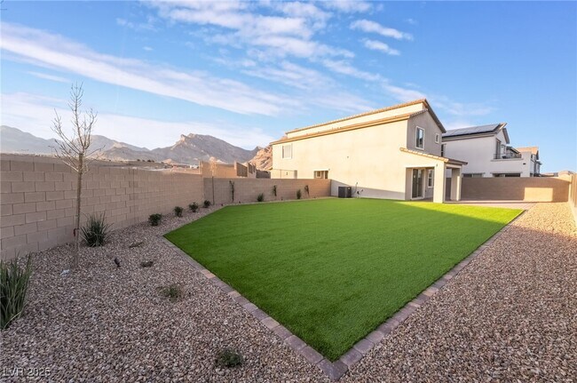 Building Photo - 1480 Marsh Bird St