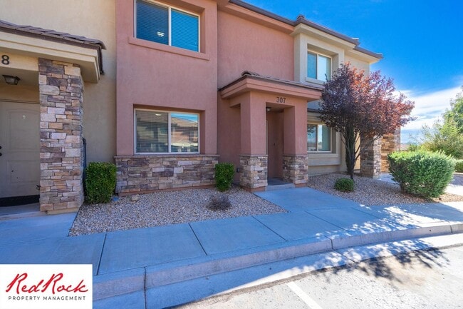 Building Photo - Charming 3 Bedroom Townhome with INTERNET INCLUDED & Dog-Friendly!