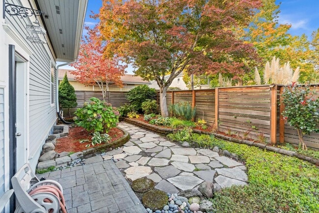 Building Photo - Elegant Grant Park Craftsman with Wine Cel...