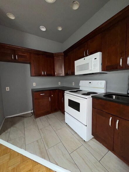 Building Photo - 4254 Parkside Ave