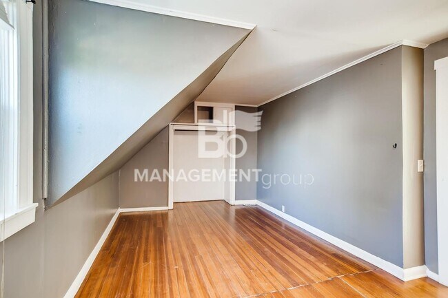 Building Photo - LOCATION, LOCATION, LOCATION! Spacious S Portland Home Walking Distance to PSU and Downtown! MUST...