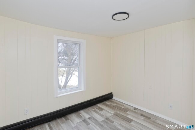 Building Photo - 47 Maple Ave