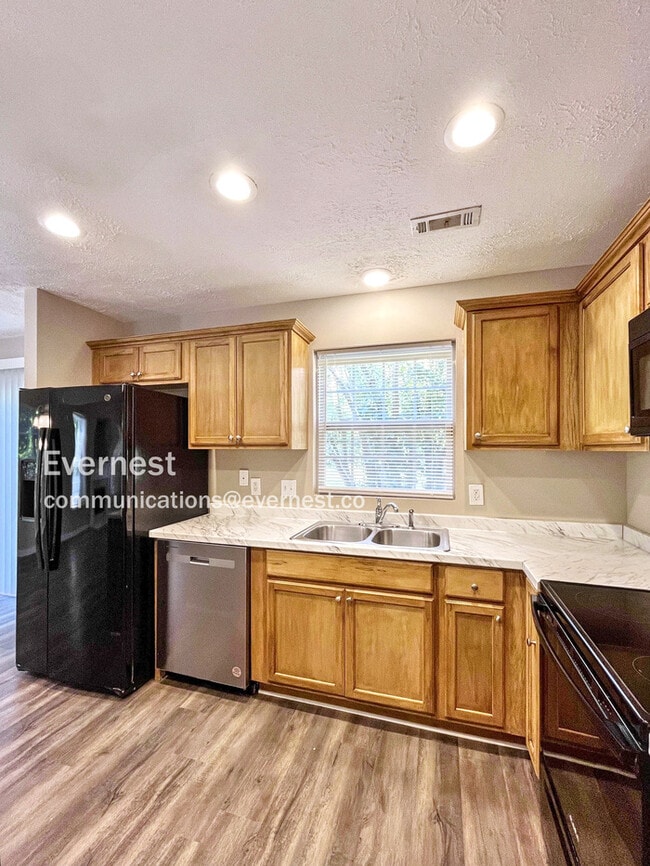 Building Photo - 5005 Cobblestone Creek Dr