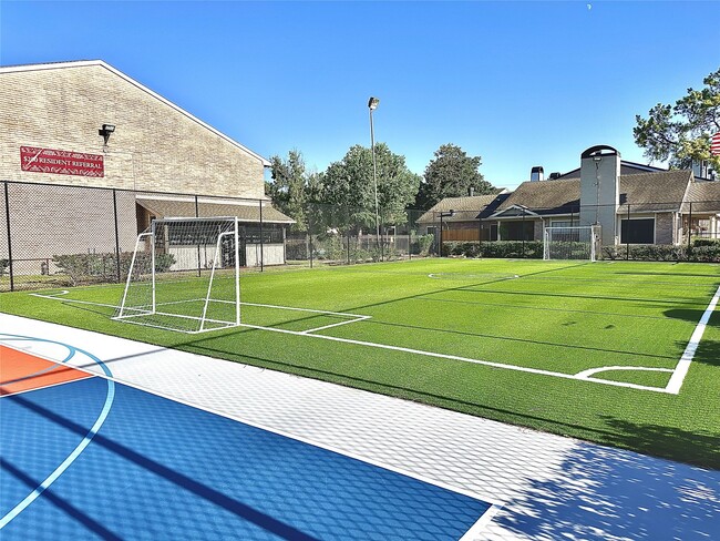 Building Photo - 12335 Antoine Dr