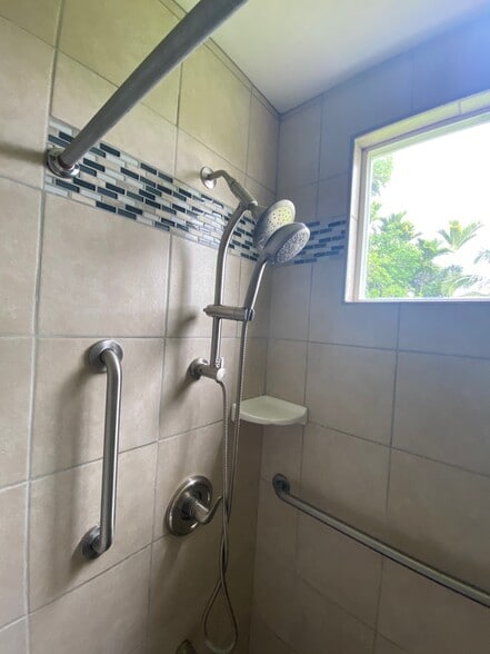 Shower system in Main Bath - 1594 Kaunala Pl