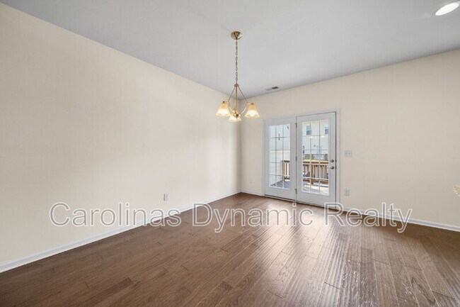 Building Photo - 4061 Zilker Park Dr