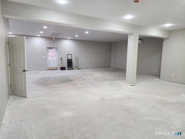 Building Photo - 16 Church St